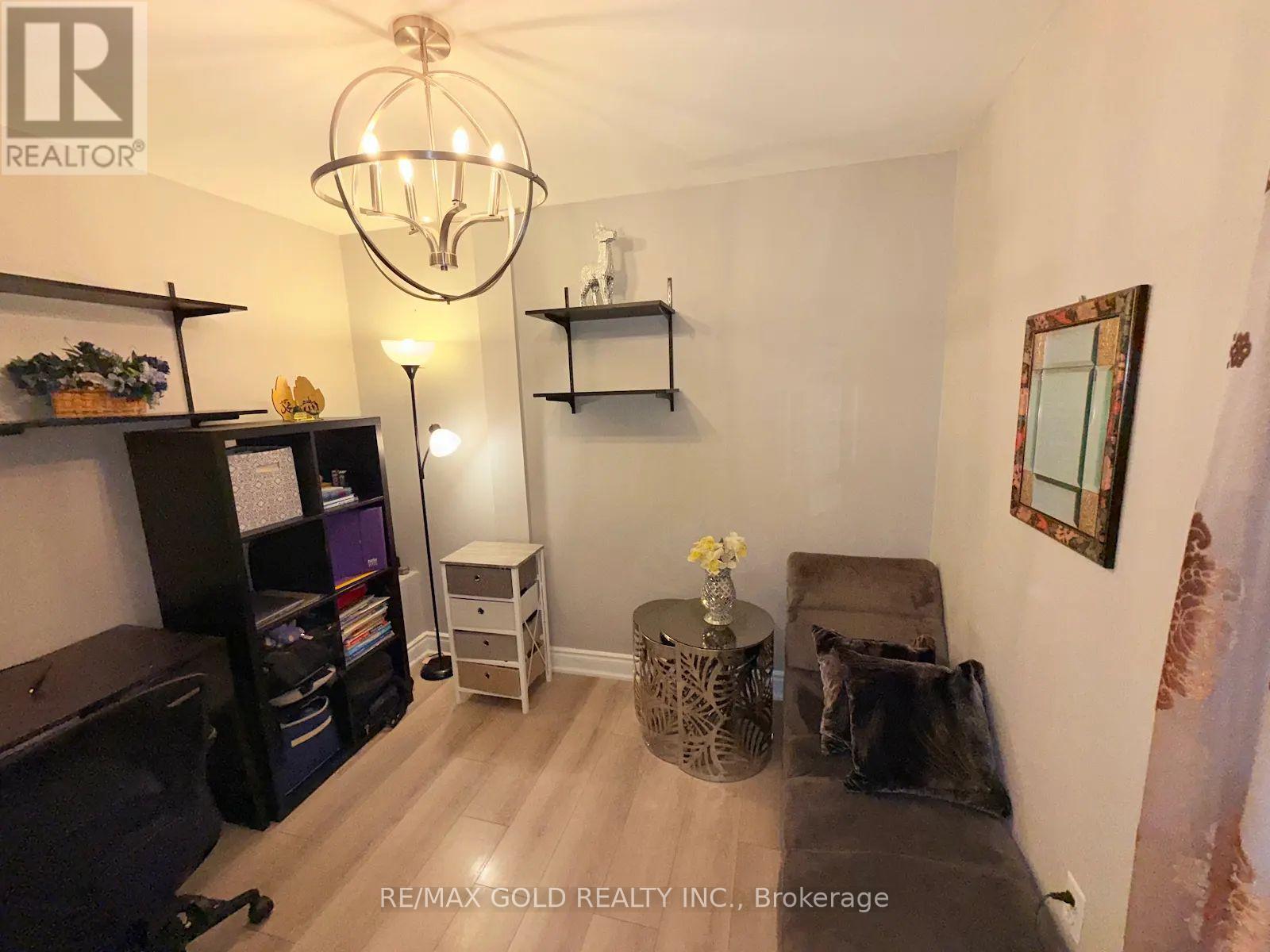 179 - 2095 Roche Court Property Photo 42