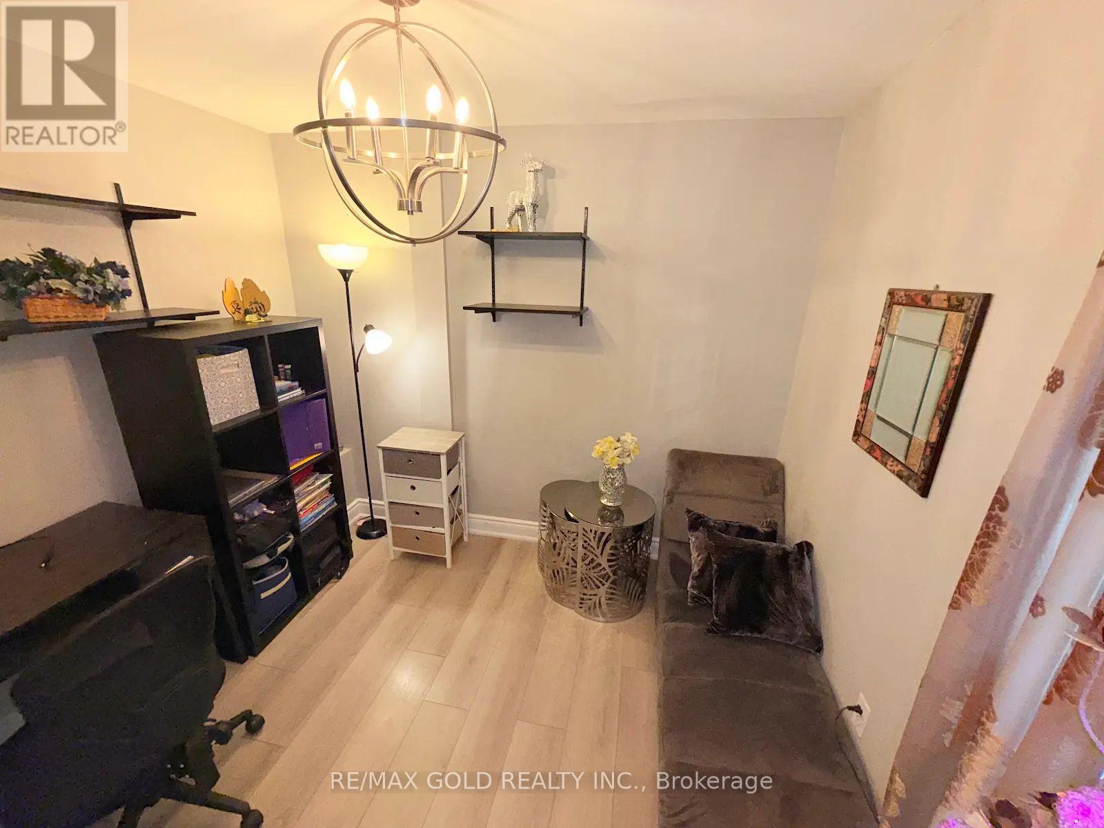 179 - 2095 Roche Court Property Photo 43