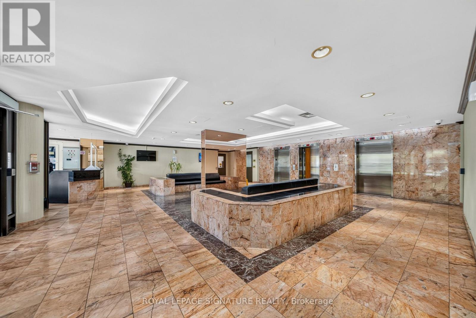 211 - 1 Rowntree Road Property Photo 3