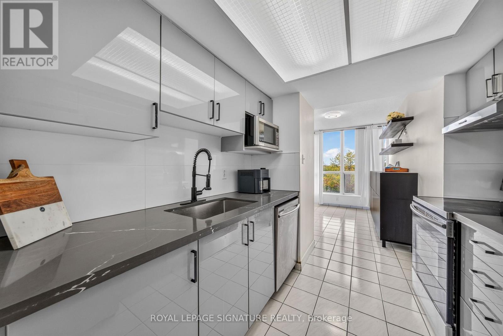 211 - 1 Rowntree Road Property Photo 12
