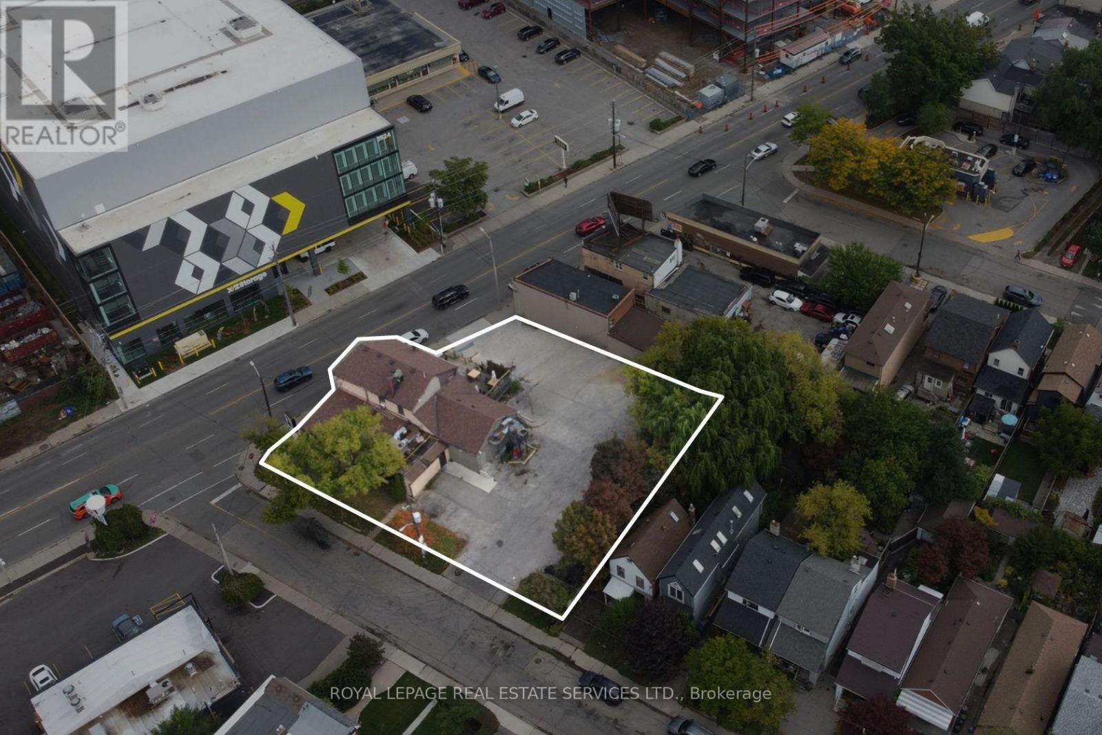 3513 Dundas Street W Property Photo 5
