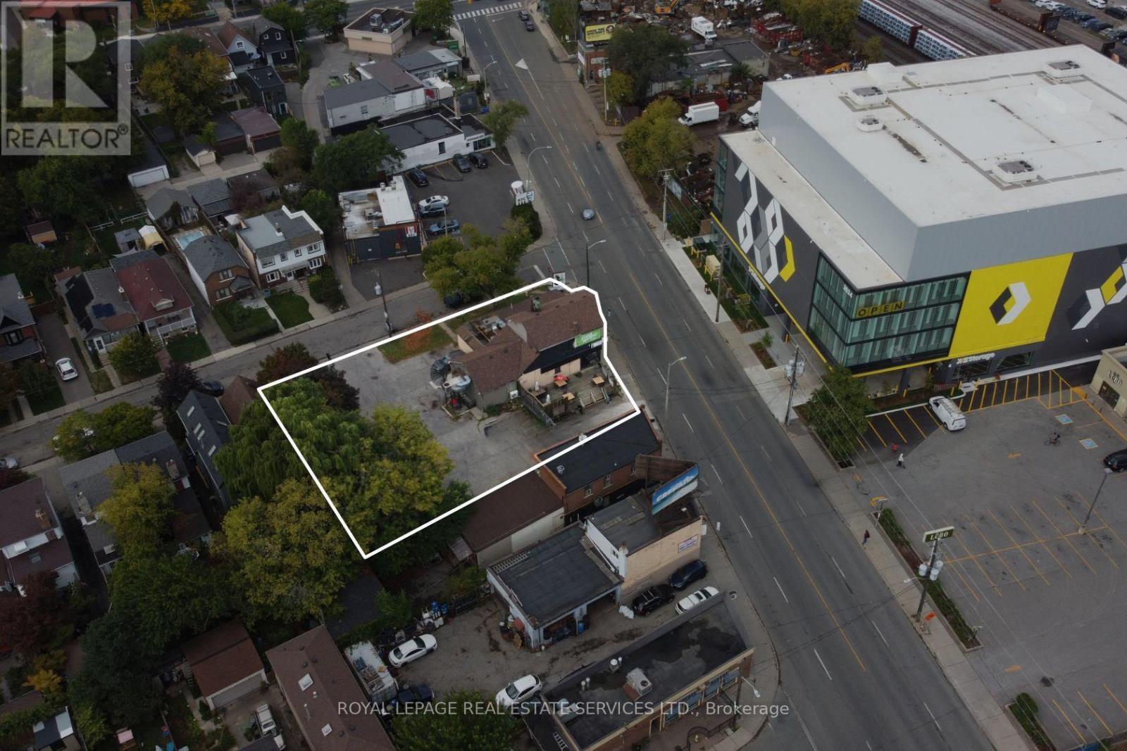 3513 Dundas Street W Property Photo 6