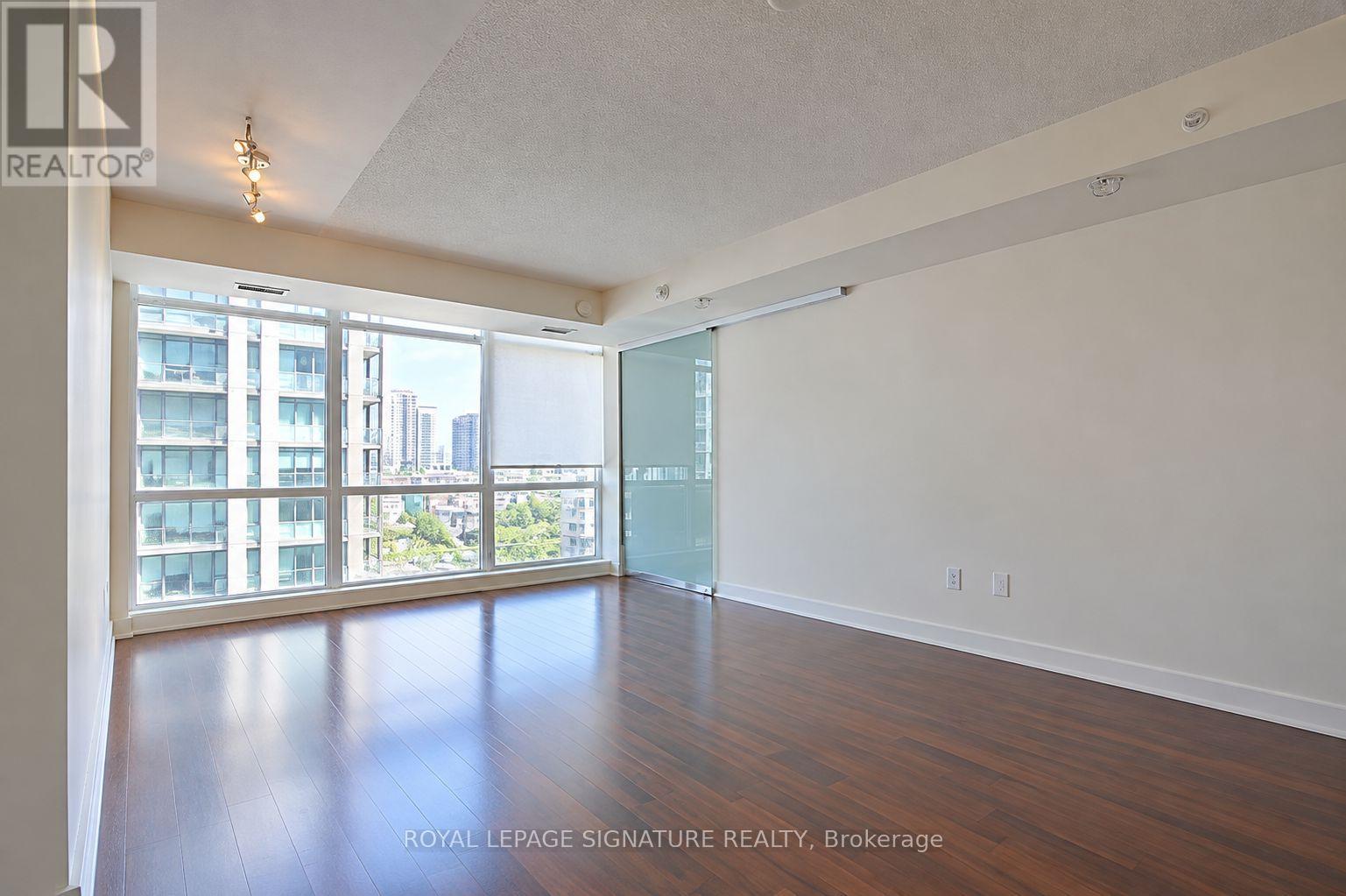 712 - 20 Joe Shuster Way Property Photo 4
