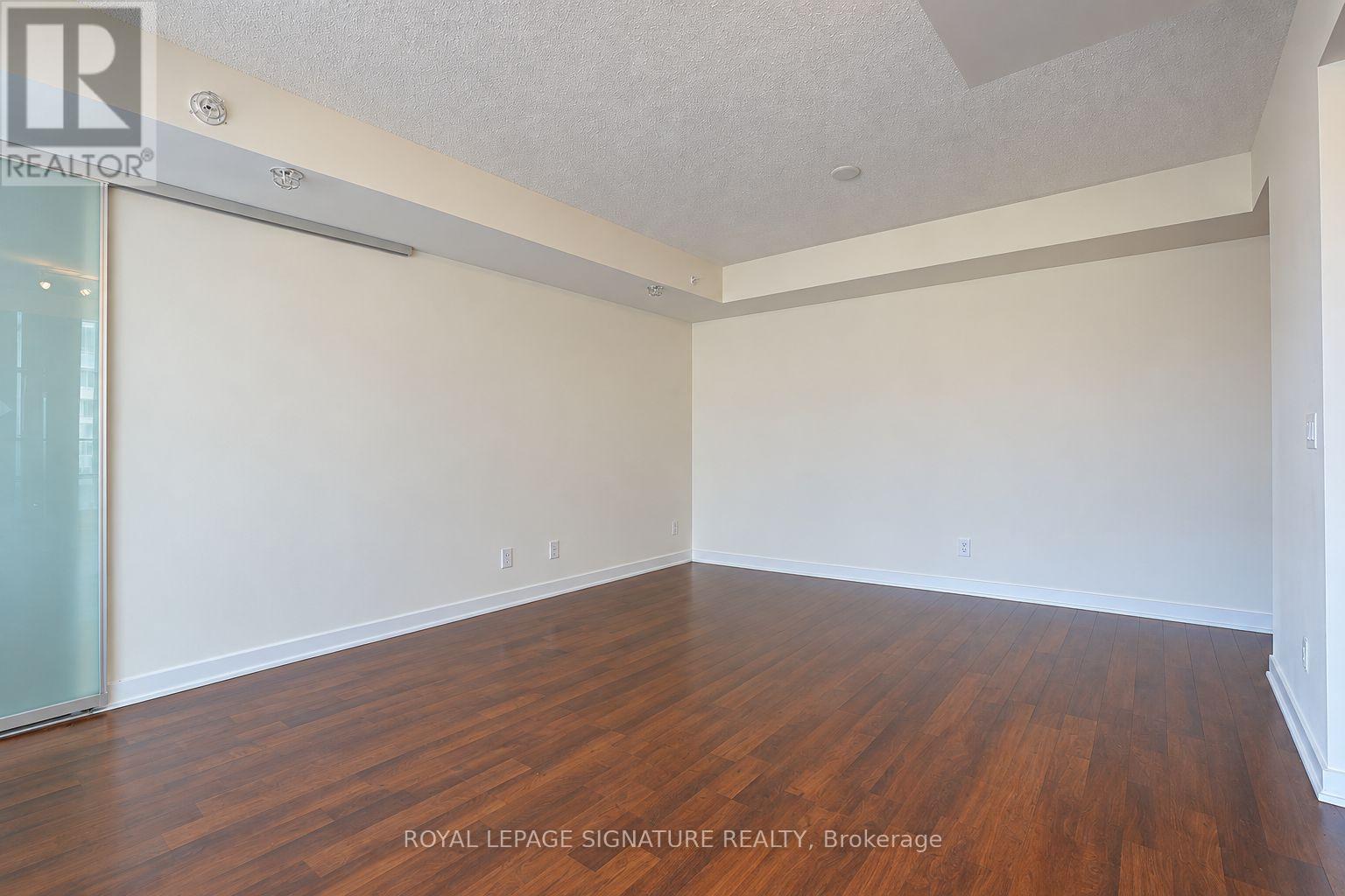 712 - 20 Joe Shuster Way Property Photo 6