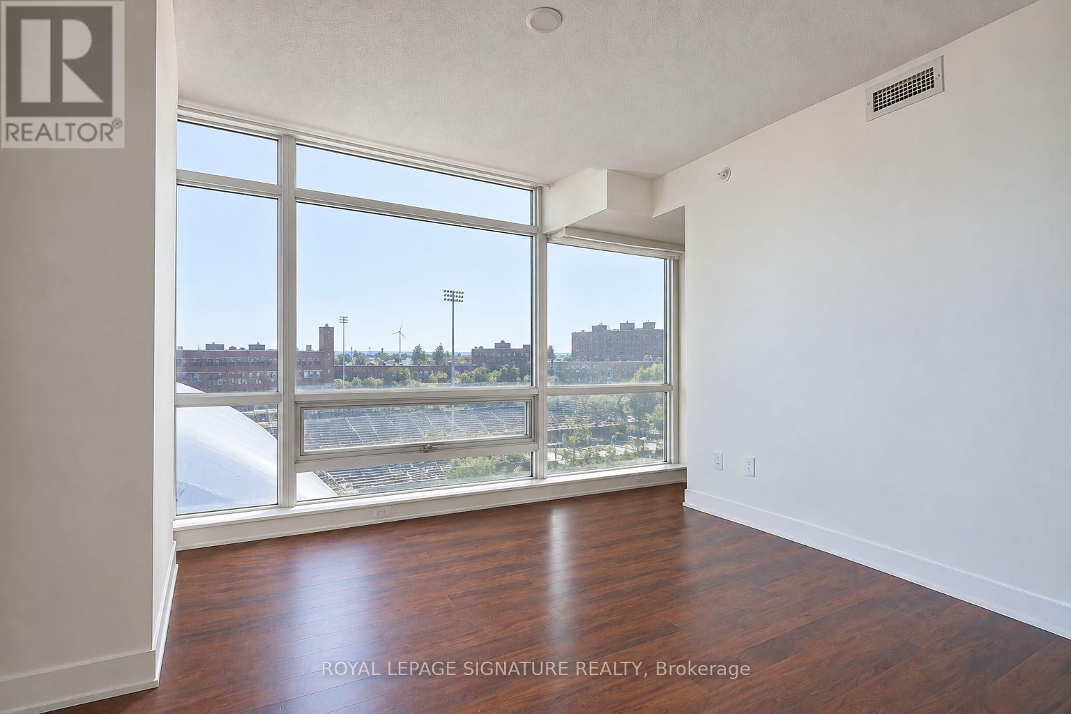 712 - 20 Joe Shuster Way Property Photo 12