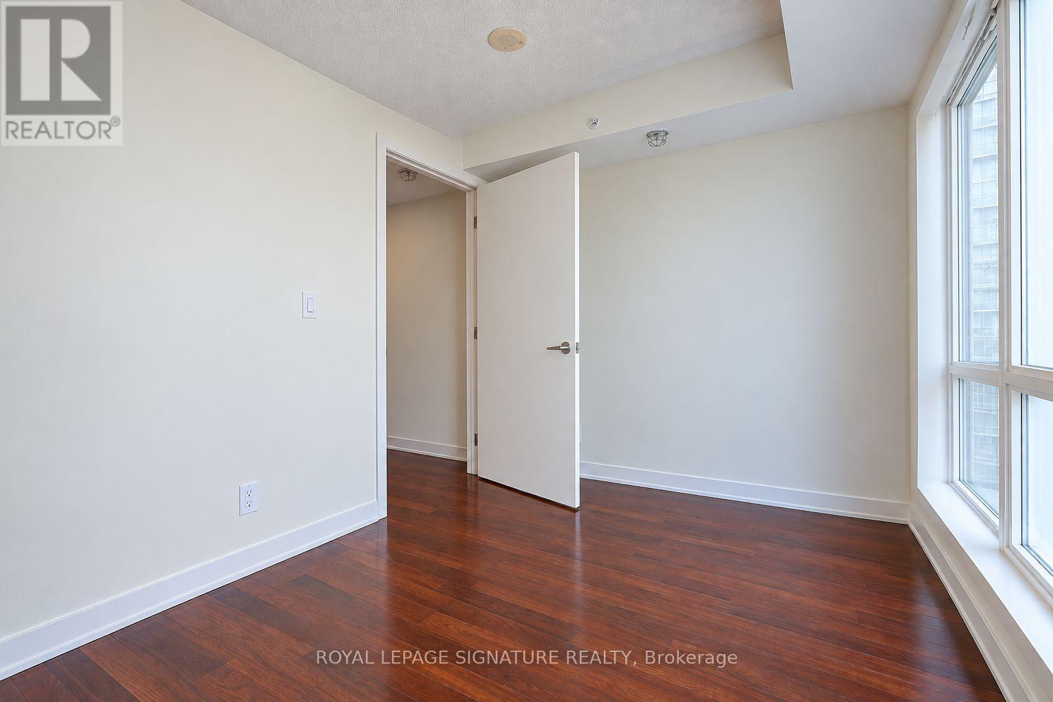 712 - 20 Joe Shuster Way Property Photo 16