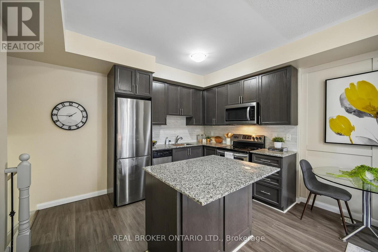 46 - 26 Fieldway Road Property Photo 7