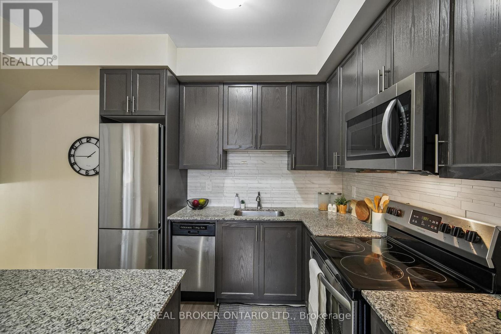 46 - 26 Fieldway Road Property Photo 9