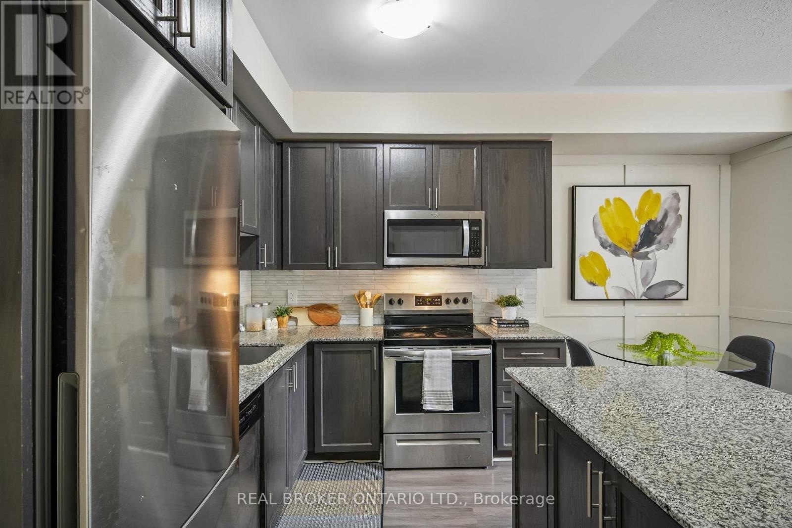 46 - 26 Fieldway Road Property Photo 10