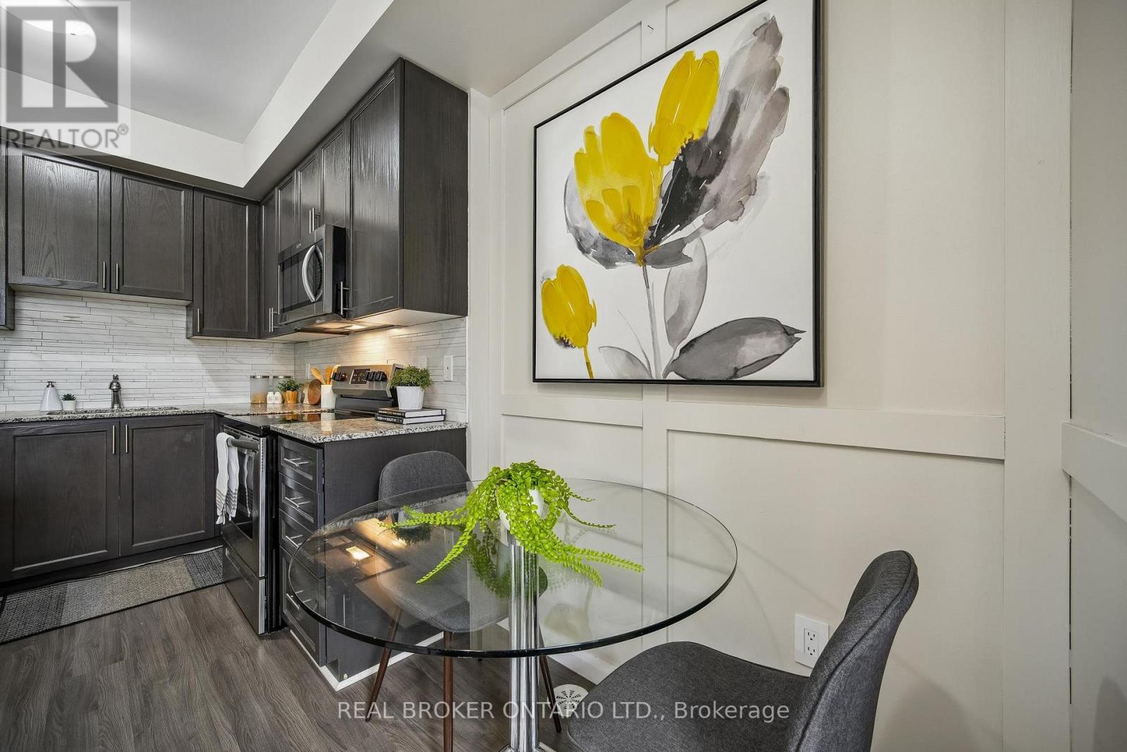 46 - 26 Fieldway Road Property Photo 11