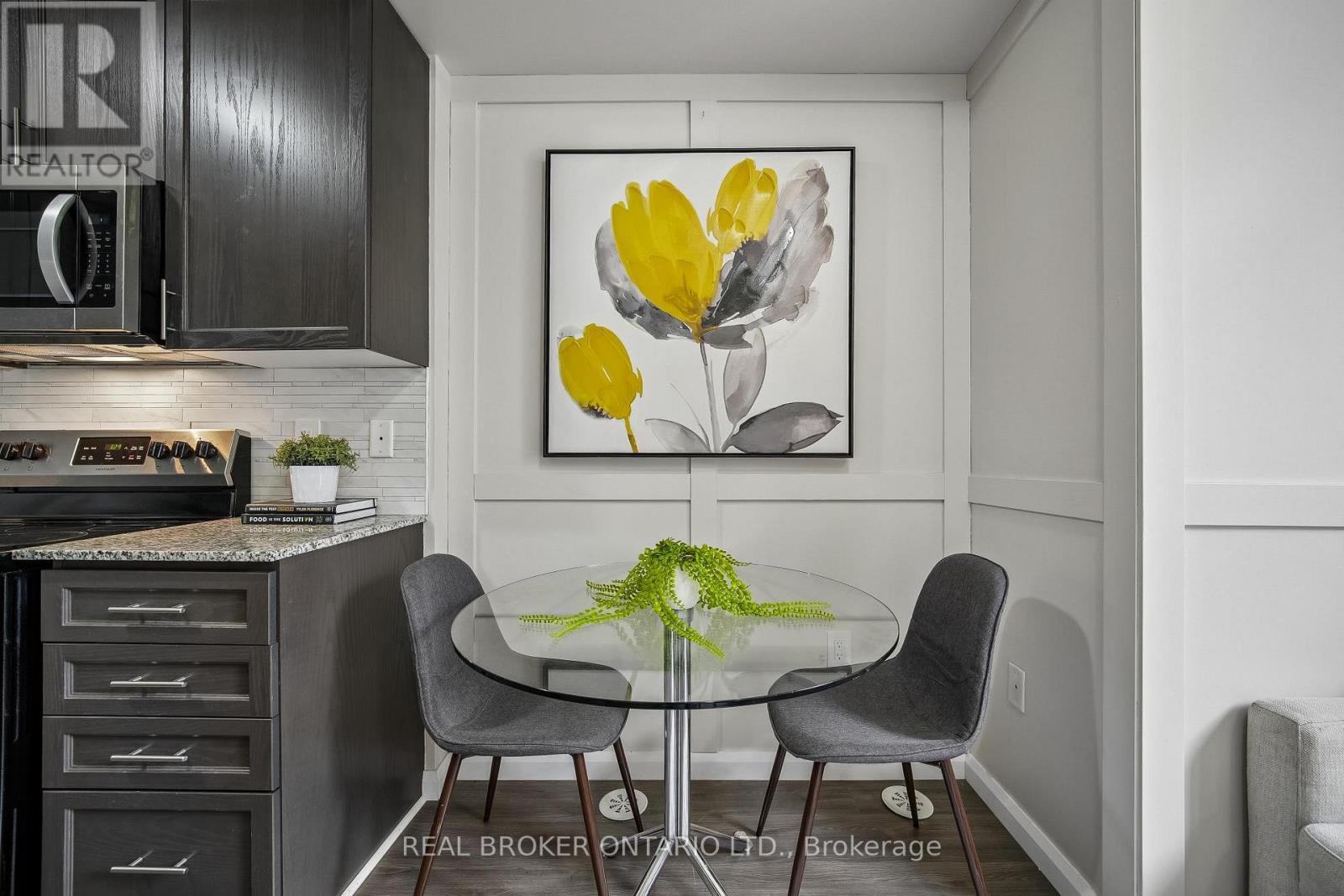 46 - 26 Fieldway Road Property Photo 12