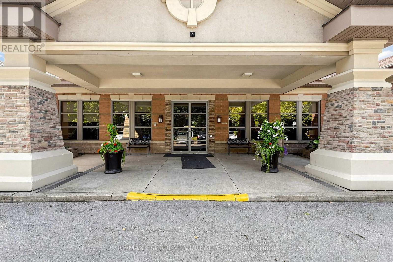 2416 - 100 Burloak Drive Property Photo 3