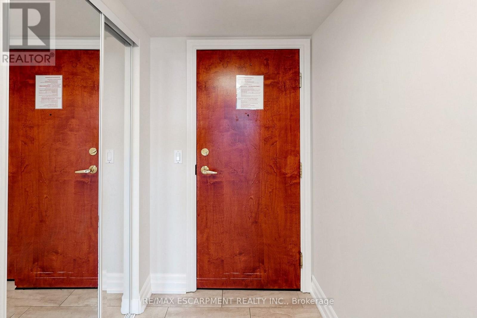 2416 - 100 Burloak Drive Property Photo 6