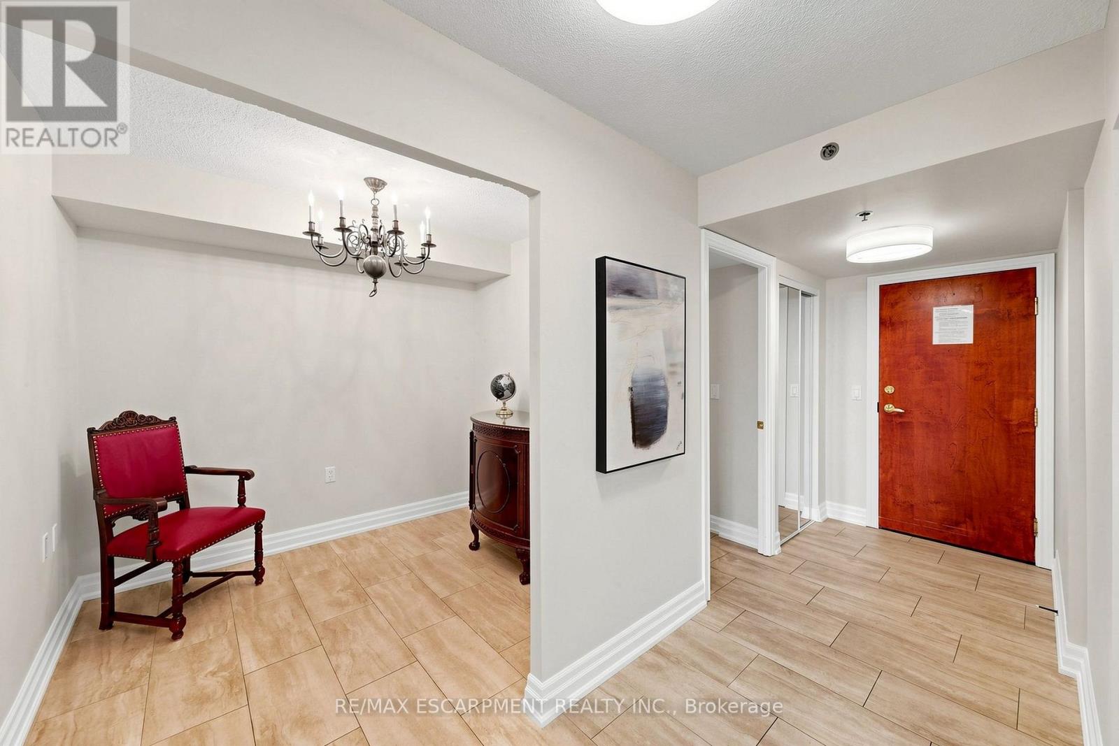 2416 - 100 Burloak Drive Property Photo 7