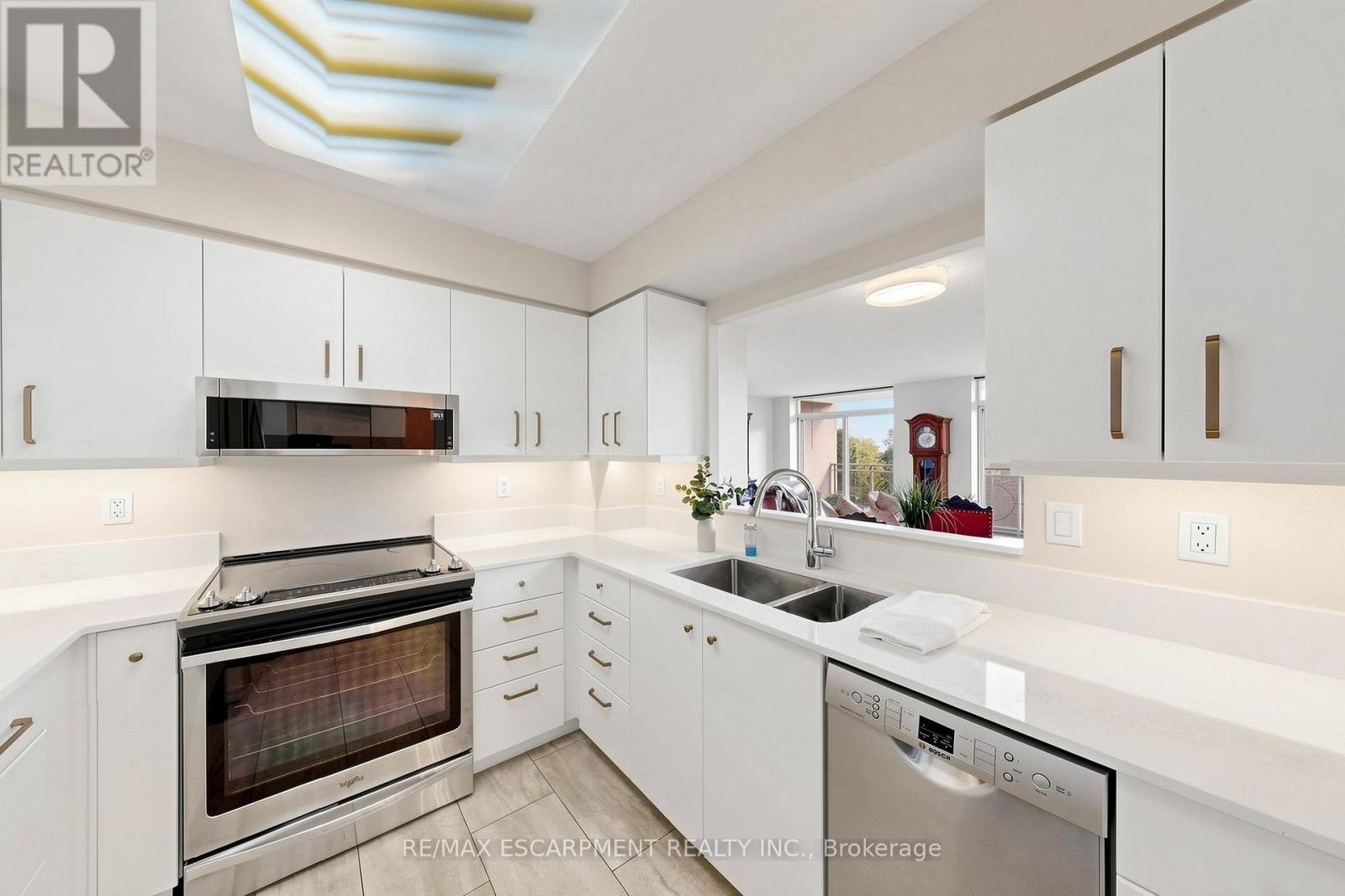 2416 - 100 Burloak Drive Property Photo 10