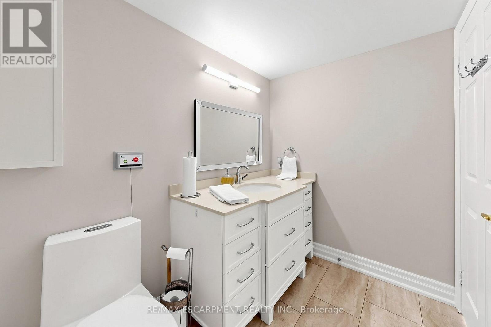 2416 - 100 Burloak Drive Property Photo 24