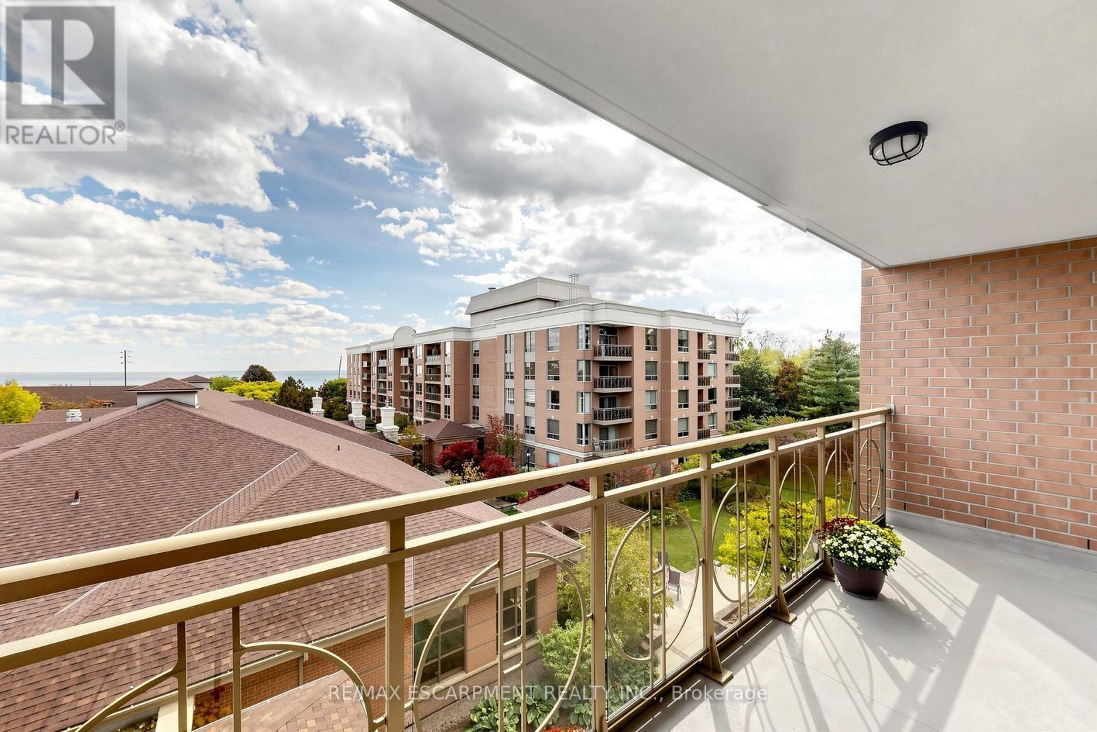 2416 - 100 Burloak Drive Property Photo 27
