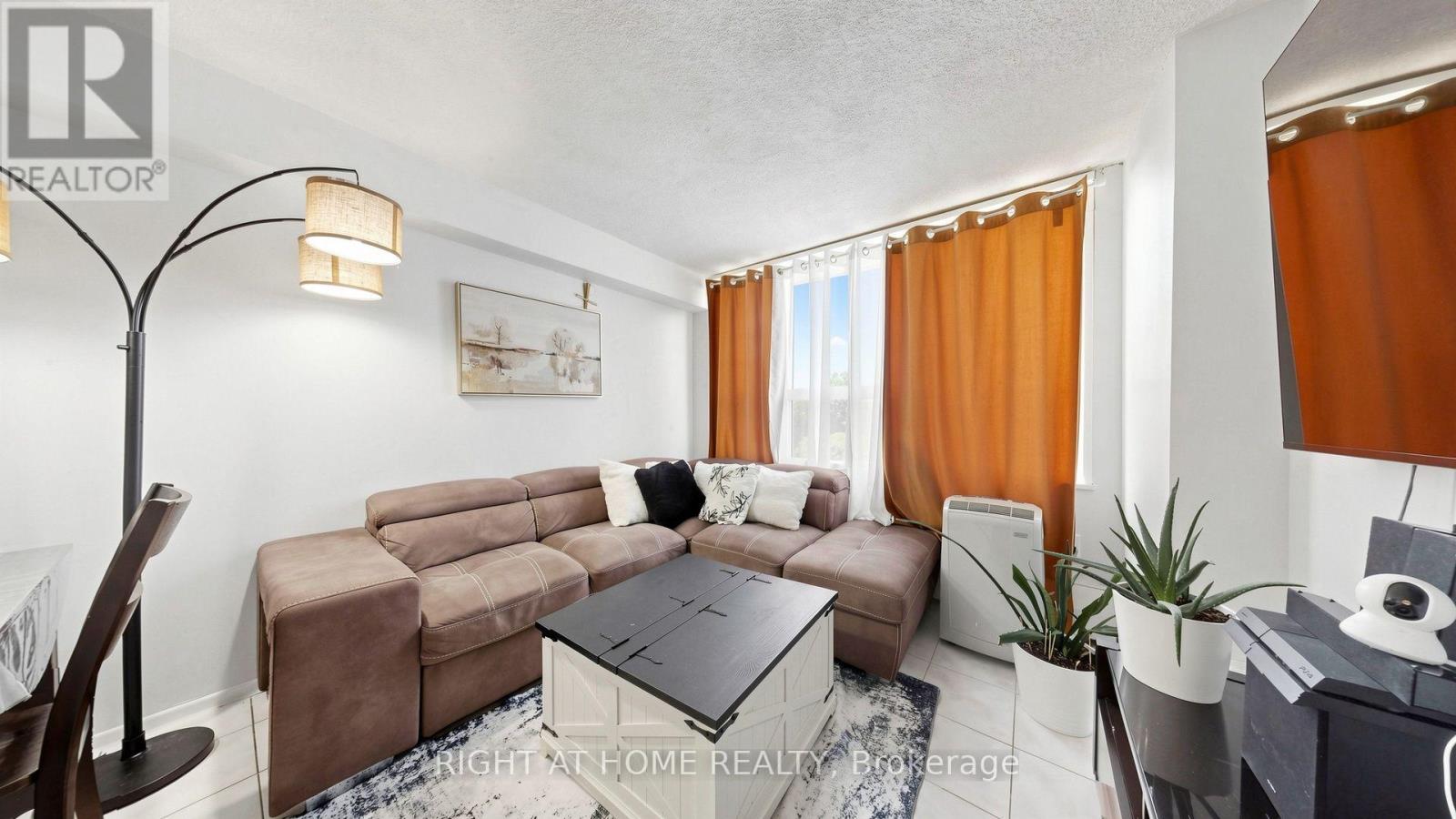 904 - 100 Lotherton Pathway Property Photo 9