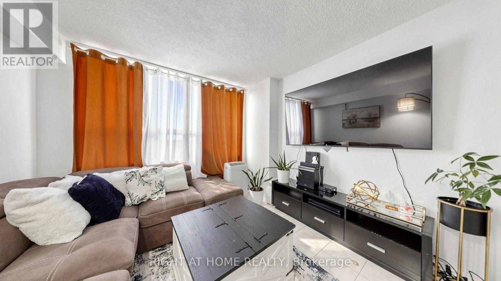 904 - 100 Lotherton Pathway Property Photo 10