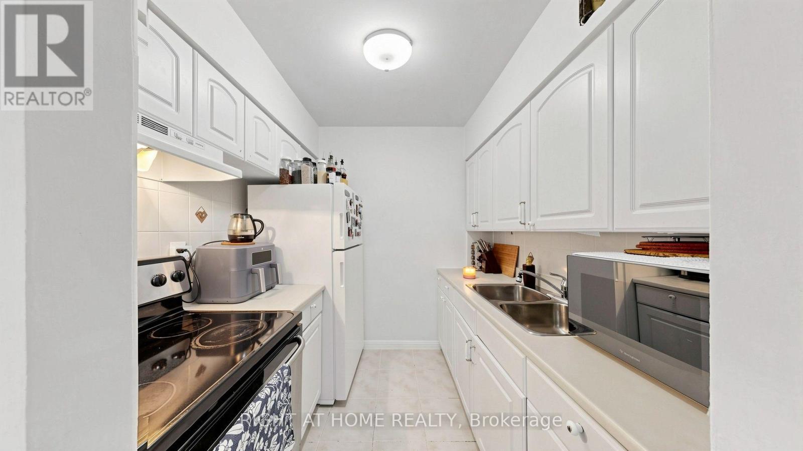 904 - 100 Lotherton Pathway Property Photo 17