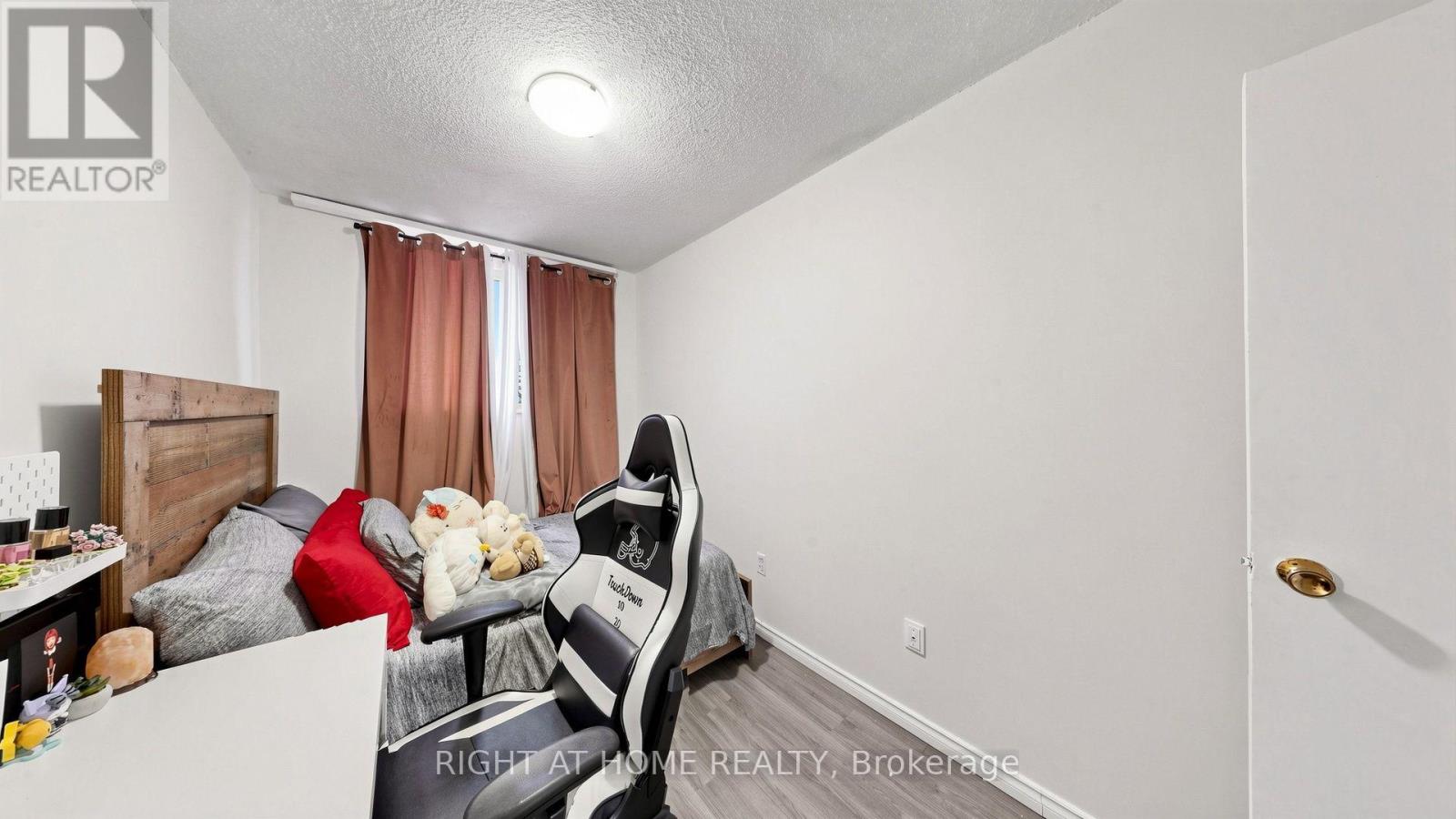 904 - 100 Lotherton Pathway Property Photo 25