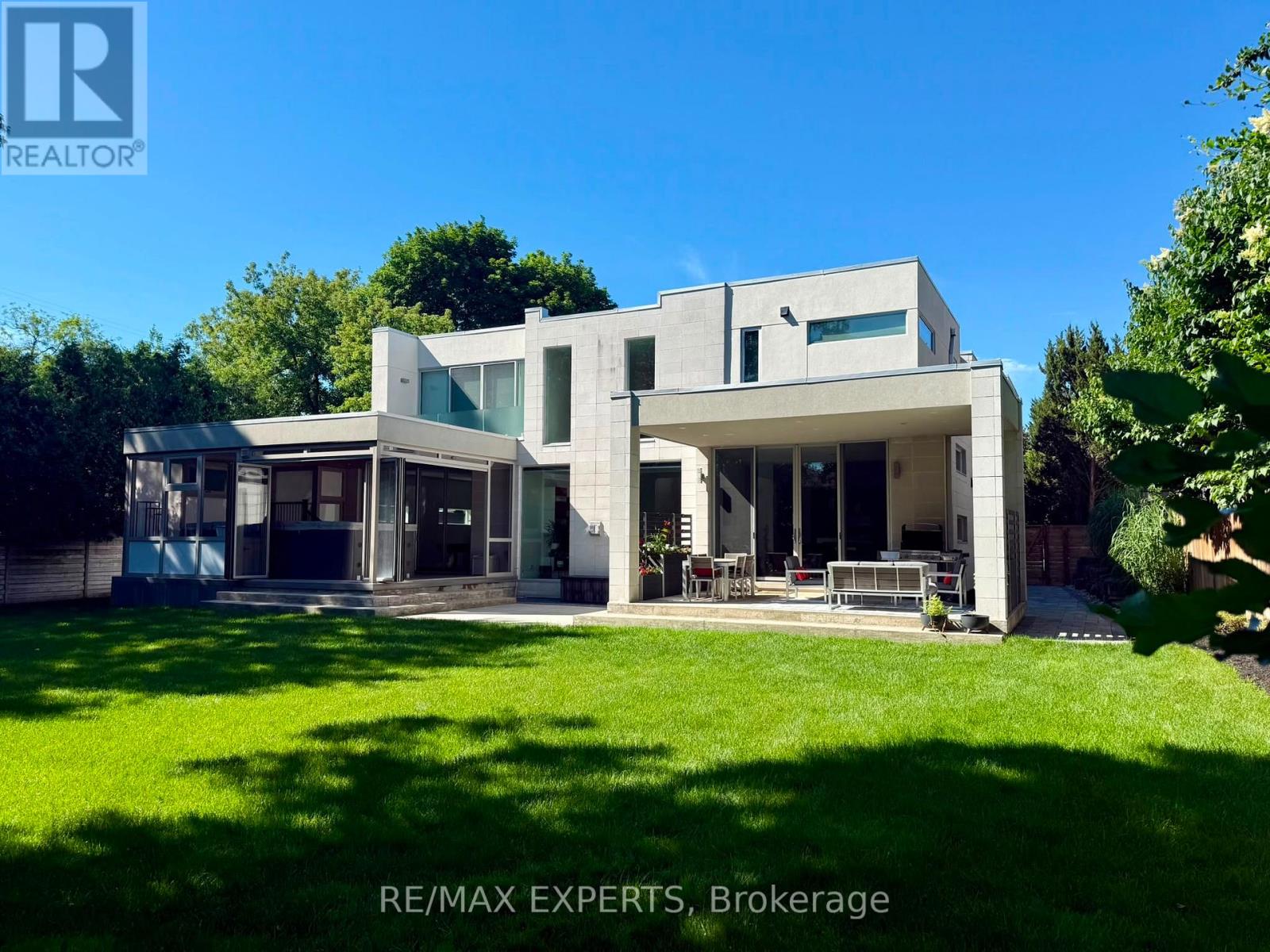 1527 Glenhill Crescent Photo de la propriété 1