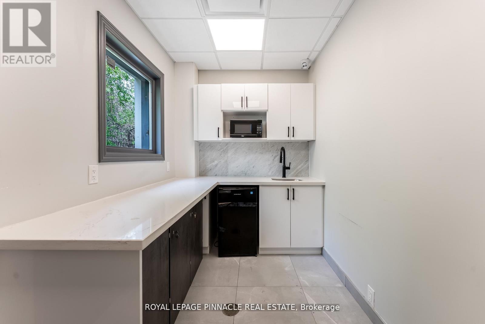 5-c - 233 Speers Road Property Photo 17