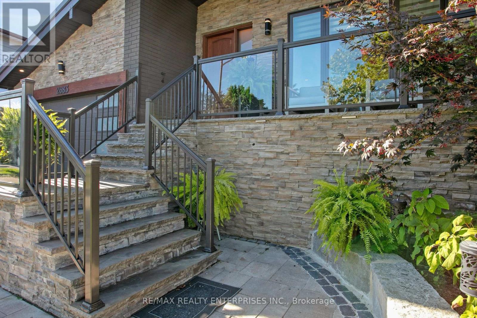 2683 Kingsberry Crescent Property Photo 2
