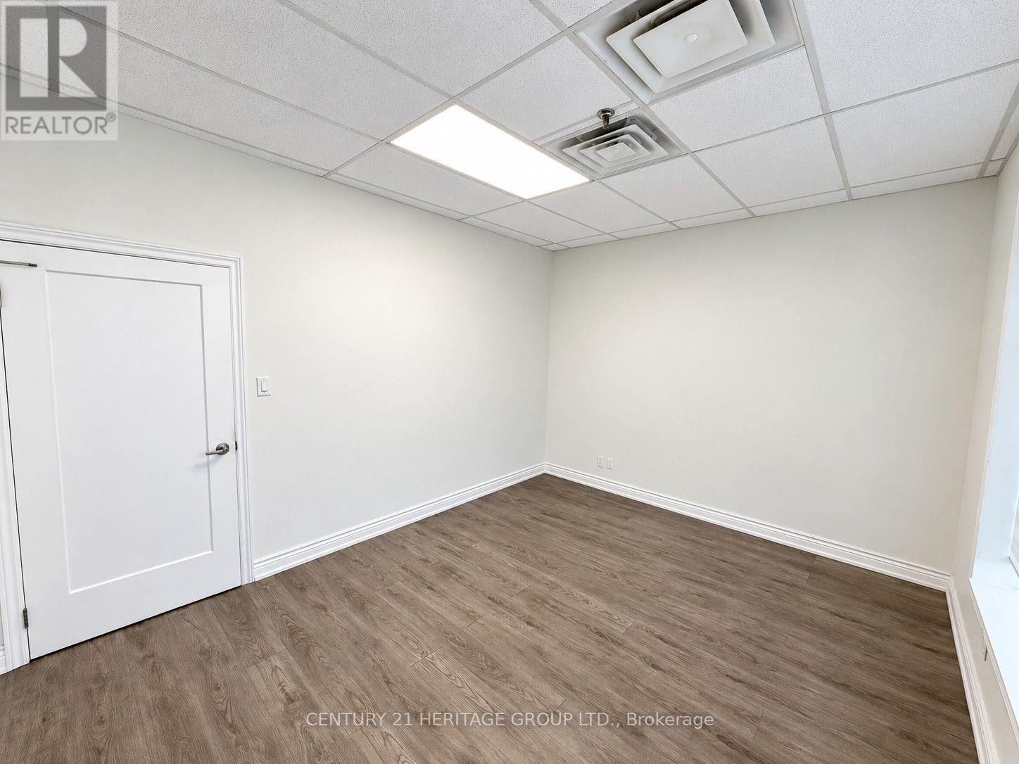 208 A - 4544 Dufferin Street Property Photo 8