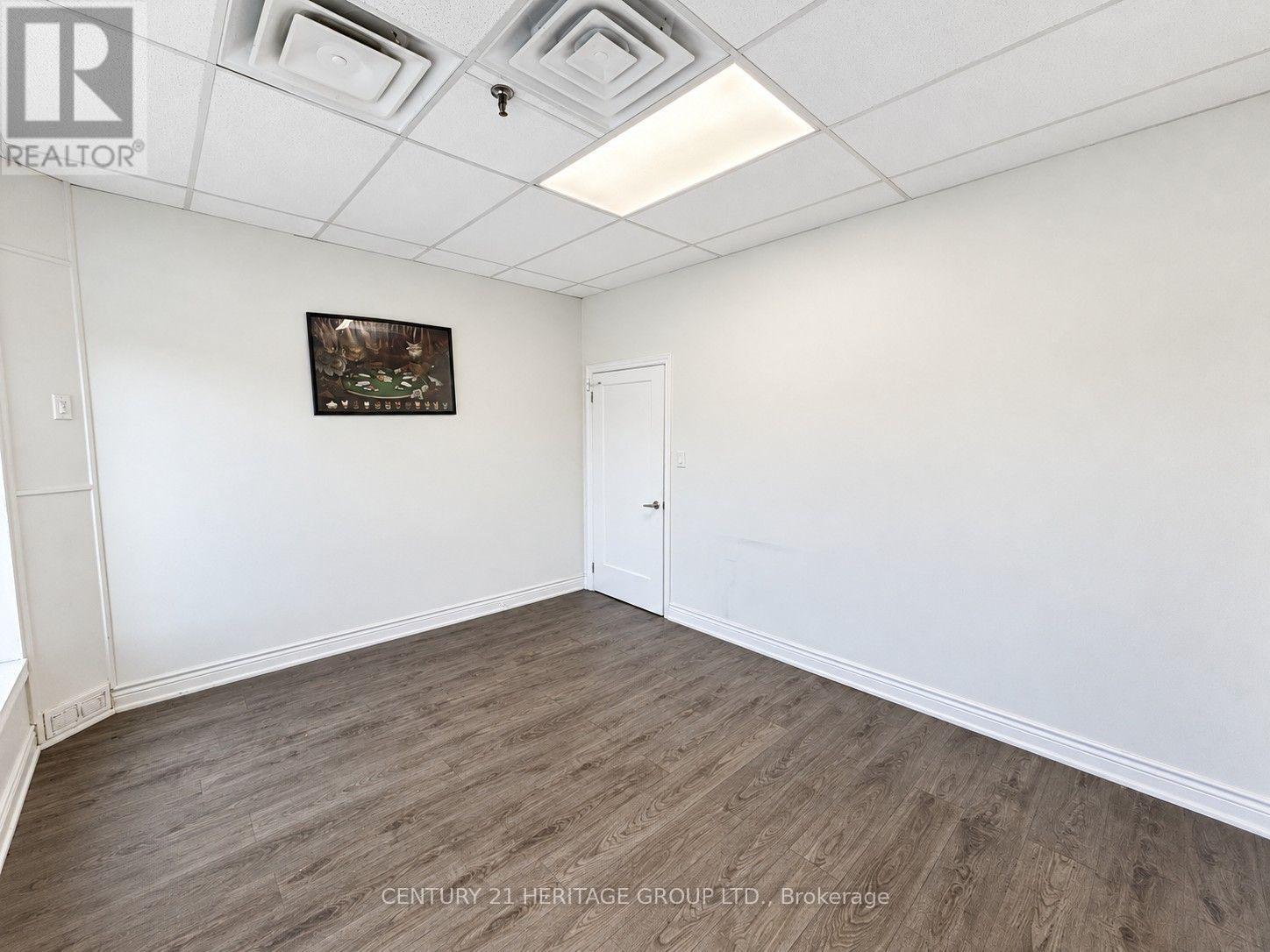 208 A - 4544 Dufferin Street Property Photo 9