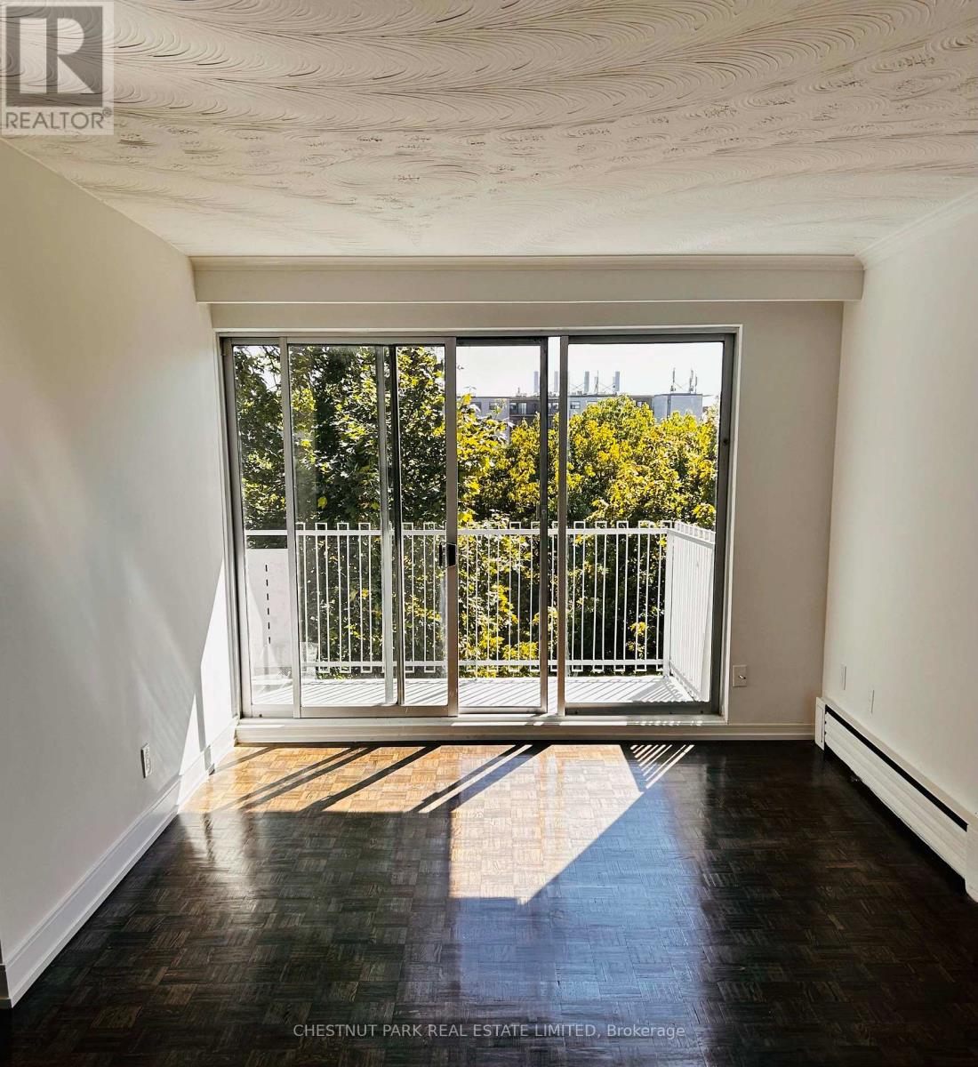 #47 - 4 Superior Avenue Property Photo 2