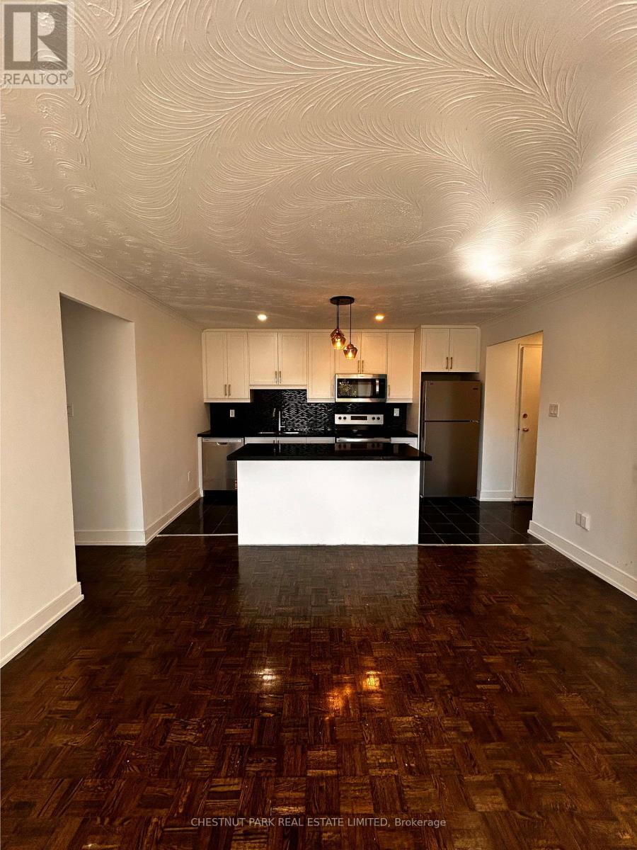 #47 - 4 Superior Avenue Property Photo 3