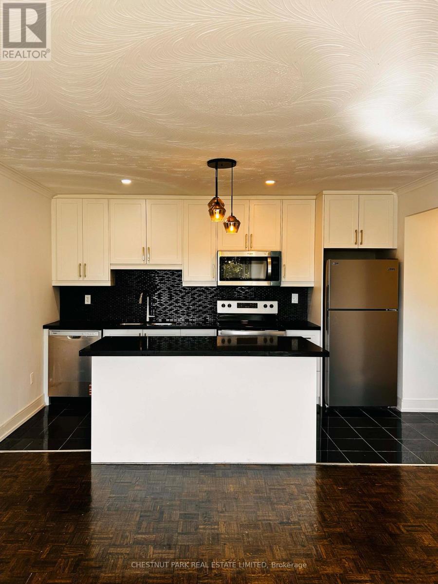 #47 - 4 Superior Avenue Property Photo 4