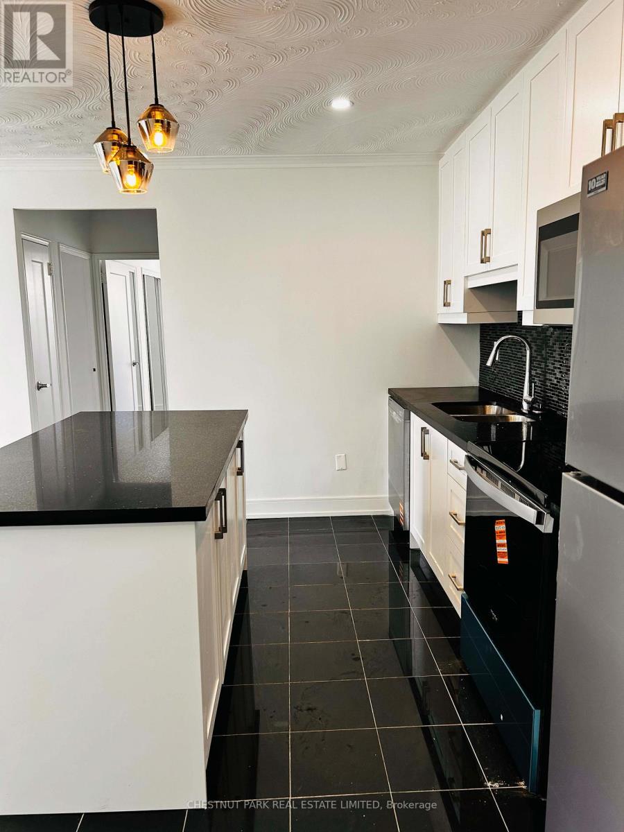 #47 - 4 Superior Avenue Property Photo 5