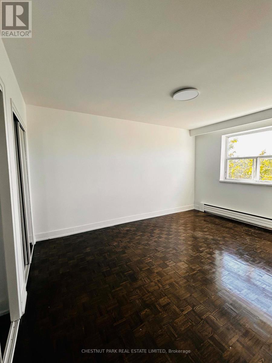 #47 - 4 Superior Avenue Property Photo 6