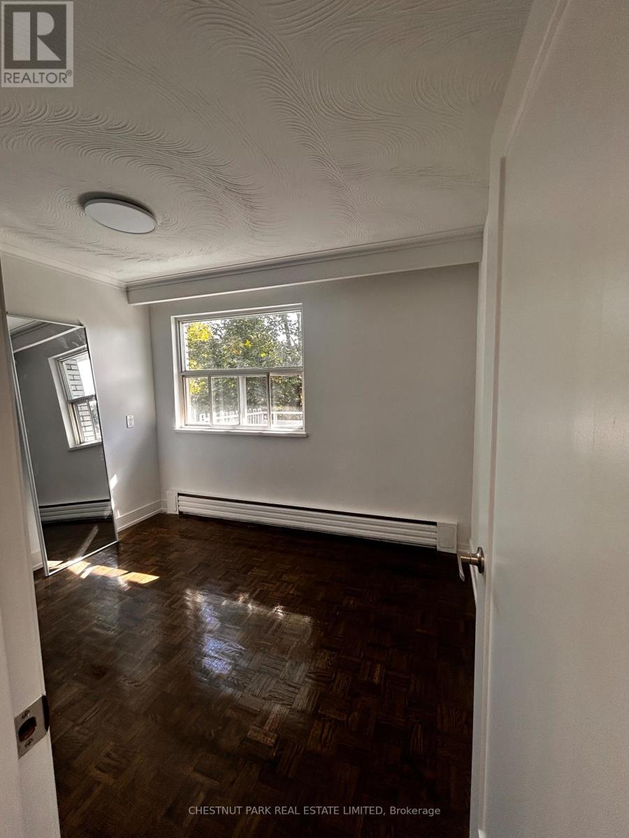 #47 - 4 Superior Avenue Property Photo 9