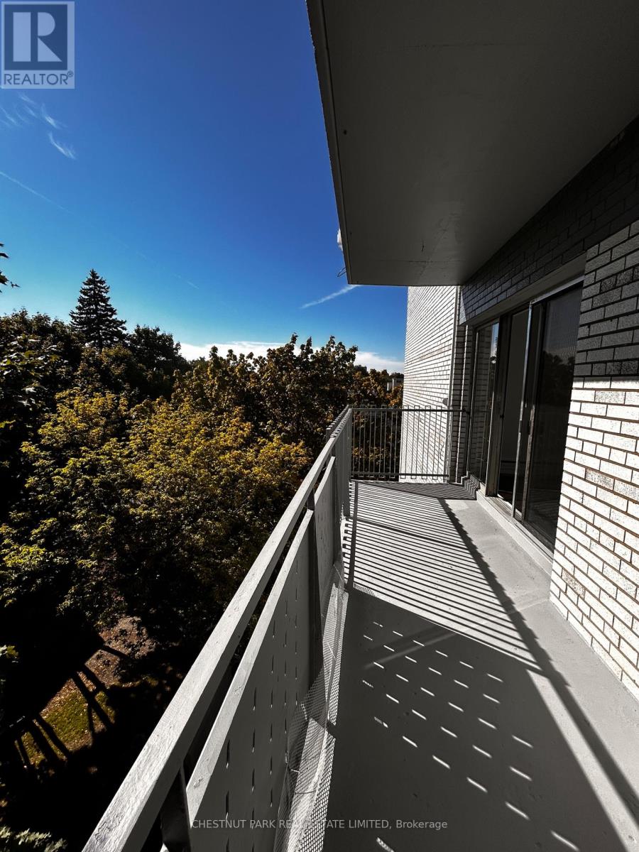 #47 - 4 Superior Avenue Property Photo 13