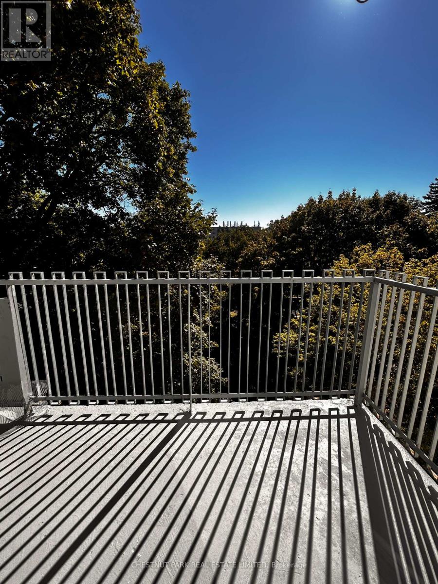 #47 - 4 Superior Avenue Property Photo 14