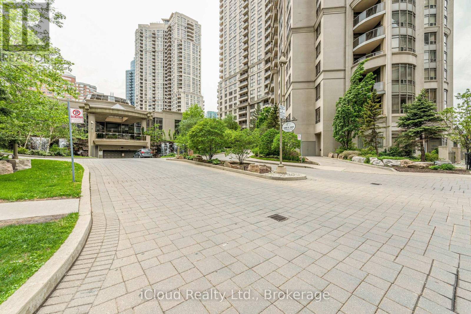 2521 - 3888 Duke Of York Boulevard Property Photo 3