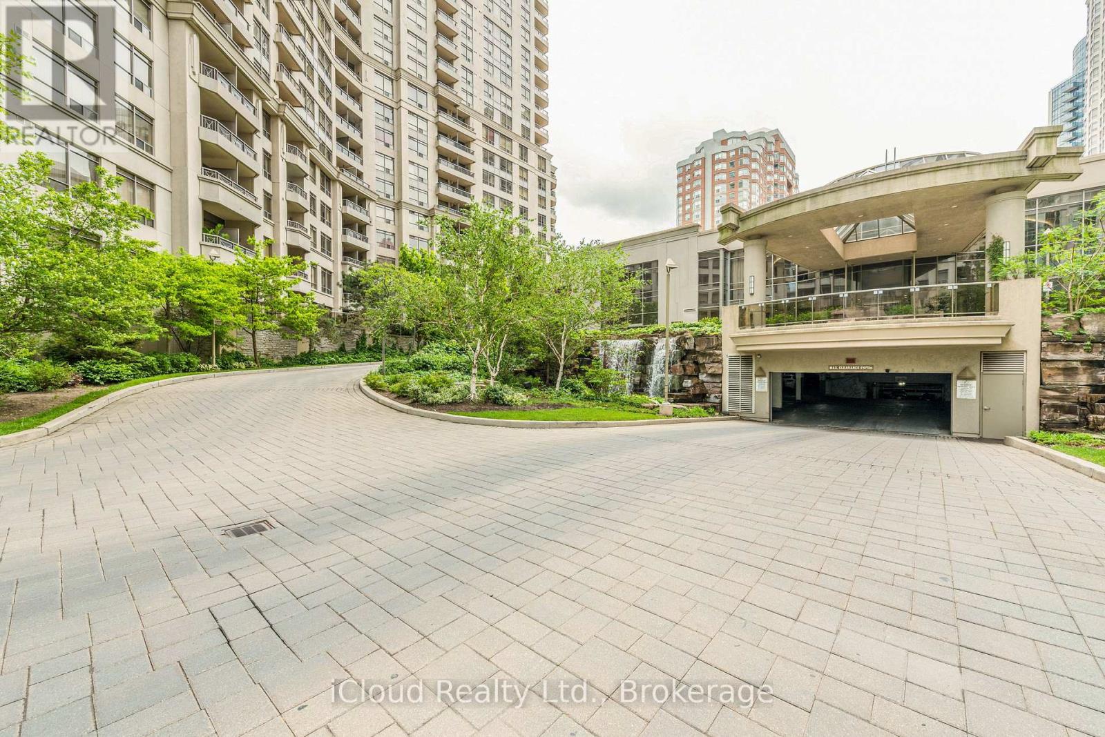 2521 - 3888 Duke Of York Boulevard Property Photo 5