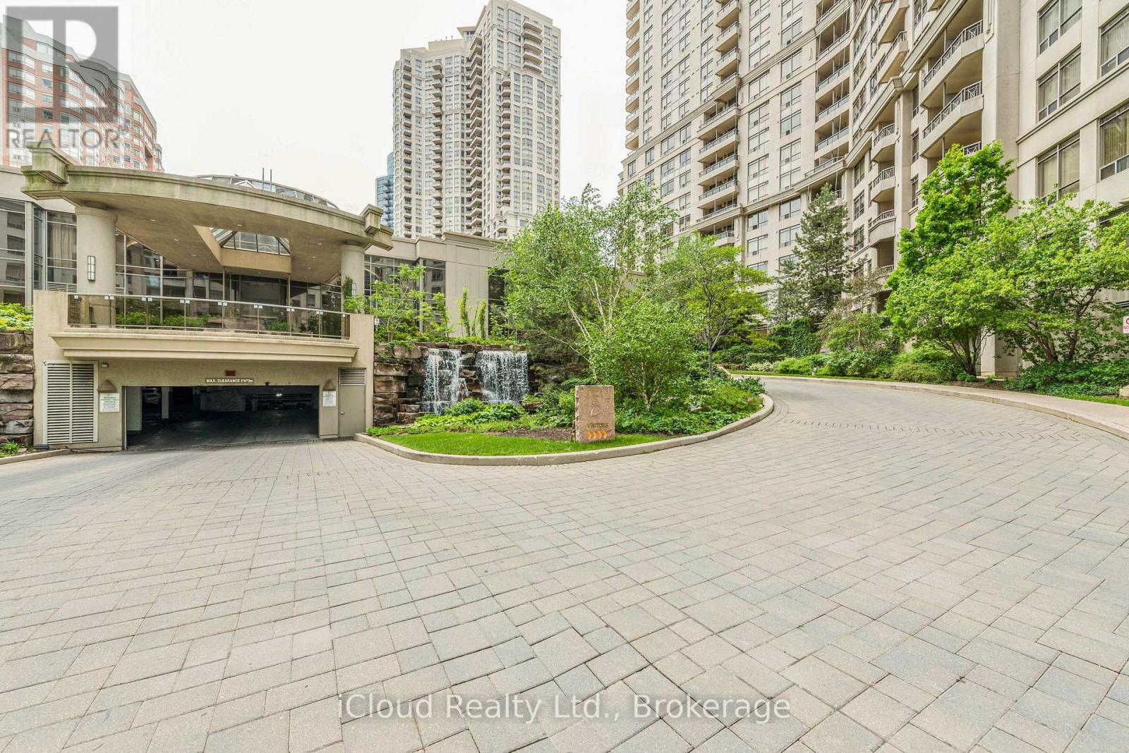 2521 - 3888 Duke Of York Boulevard Property Photo 6