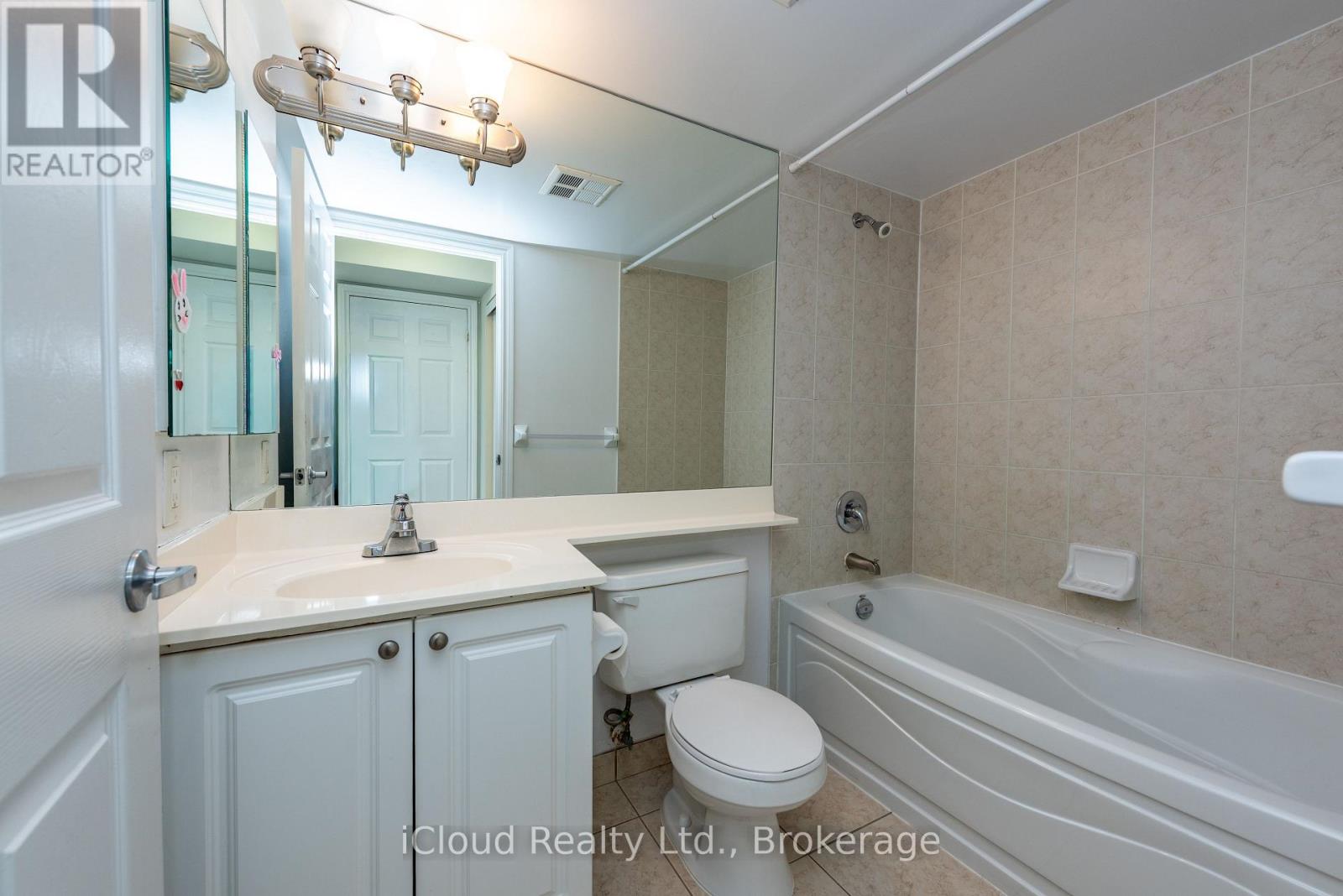 2521 - 3888 Duke Of York Boulevard Property Photo 25