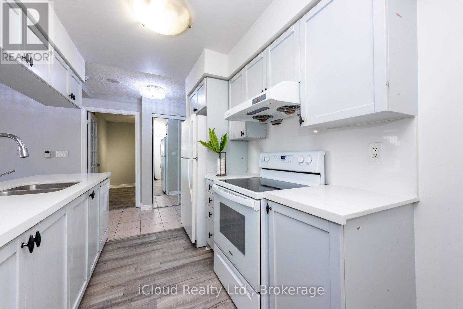 2521 - 3888 Duke Of York Boulevard Property Photo 35