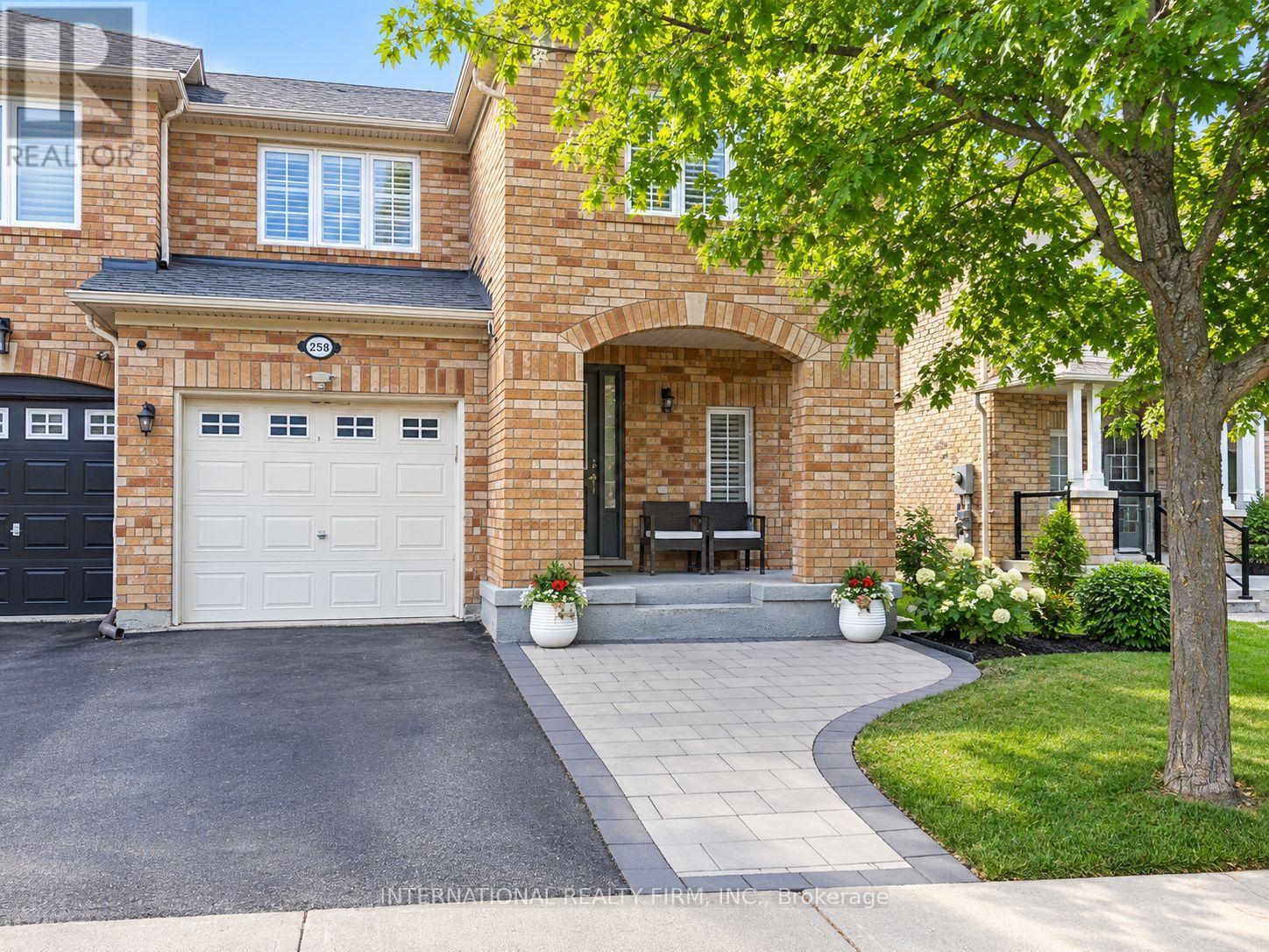 2588 Valleyridge Drive Property Photo 1