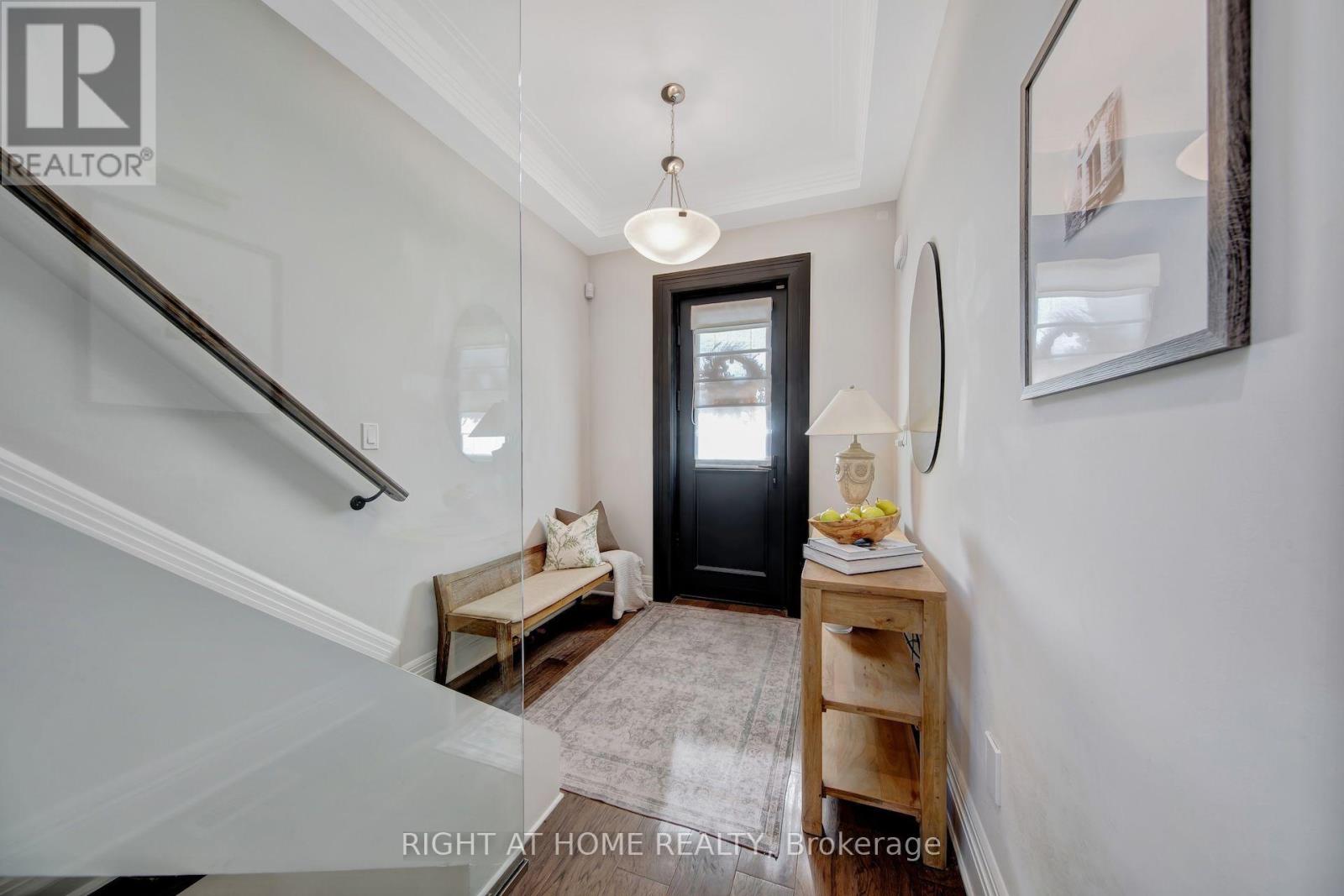1017 Lorne Park Road Property Photo 3