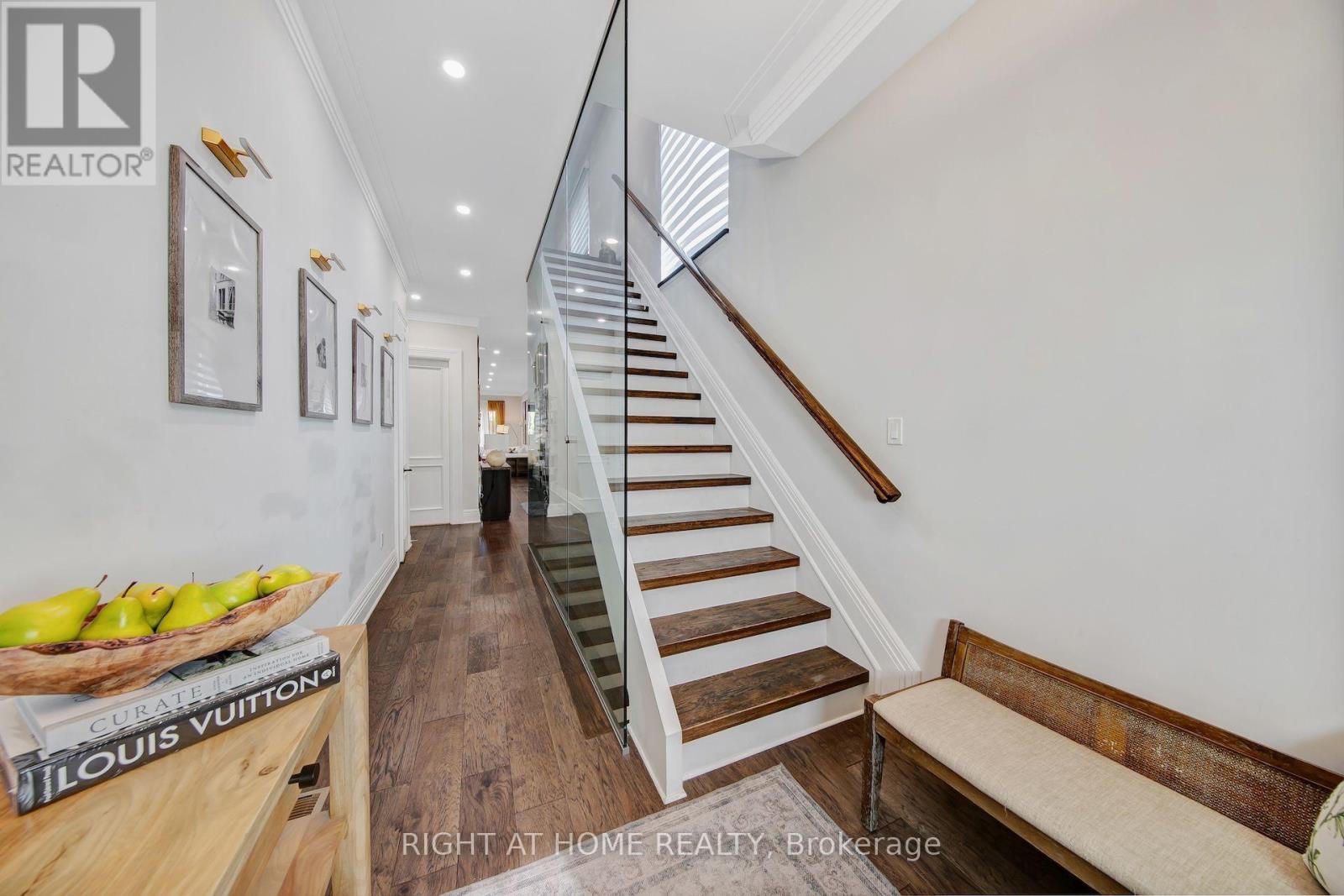 1017 Lorne Park Road Property Photo 4