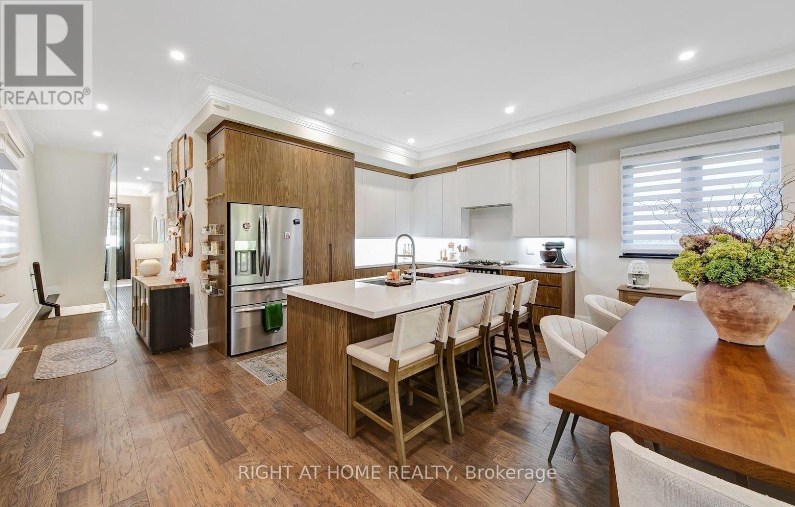 1017 Lorne Park Road Property Photo 6