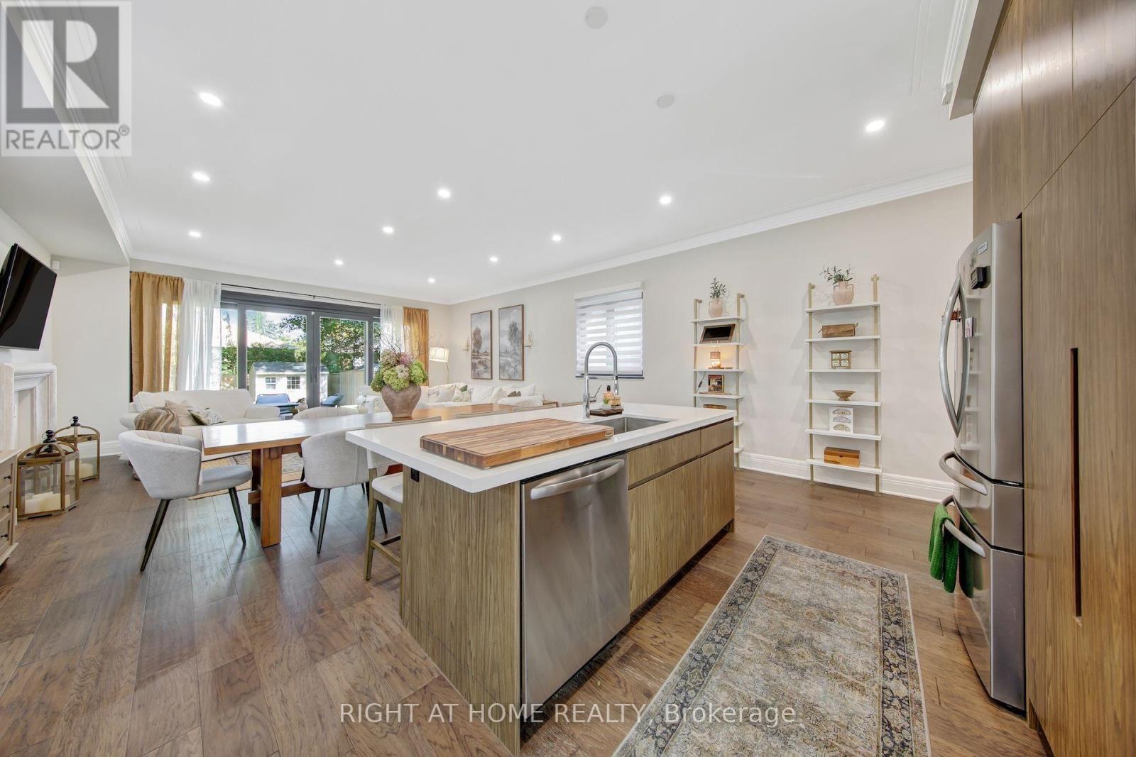1017 Lorne Park Road Property Photo 7