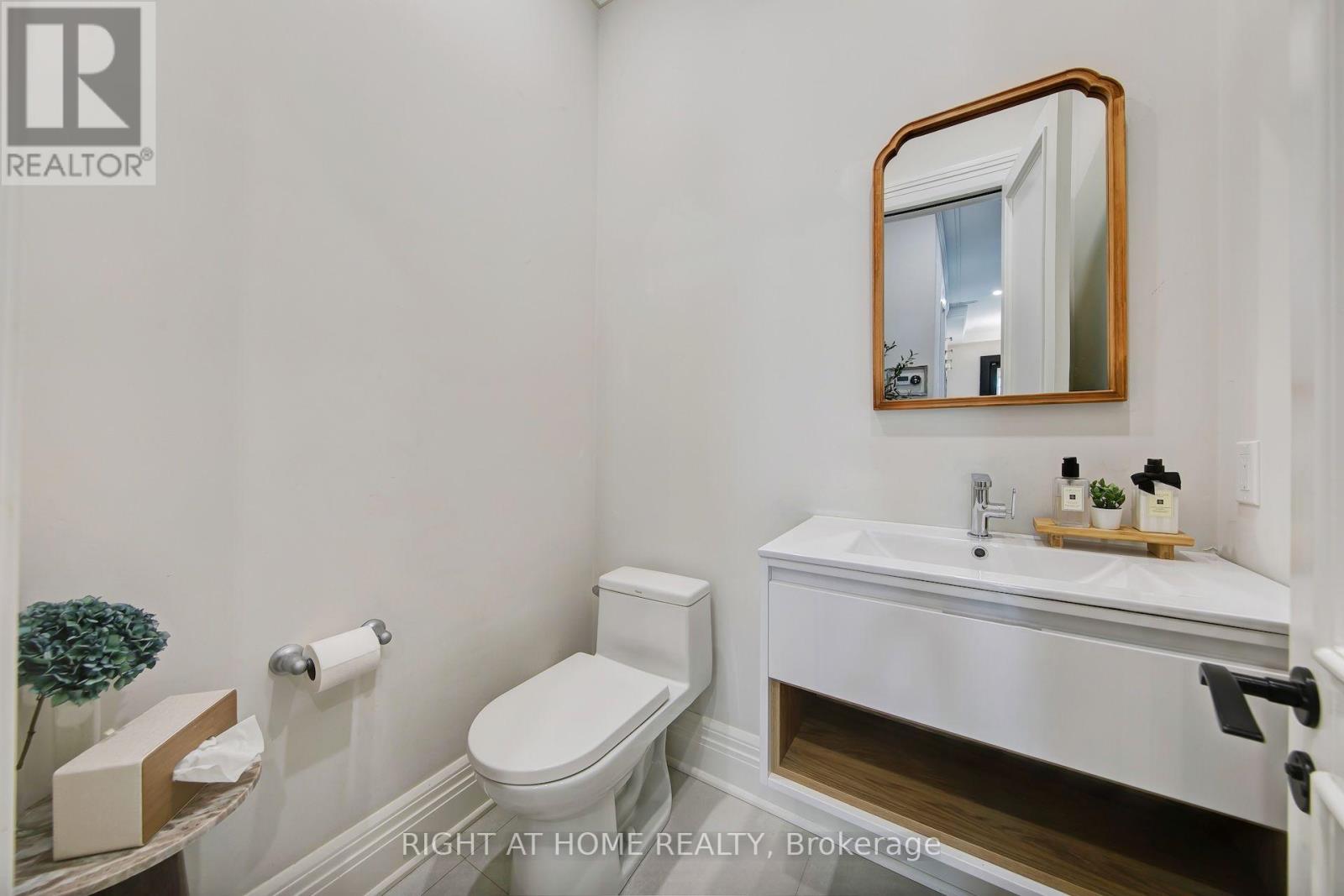 1017 Lorne Park Road Property Photo 17