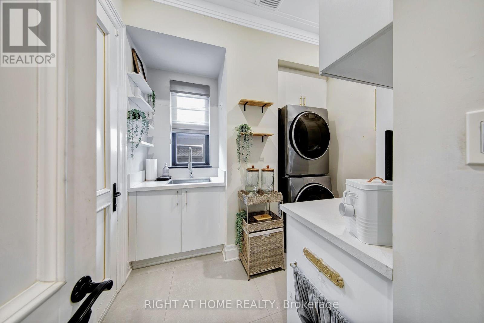 1017 Lorne Park Road Property Photo 18